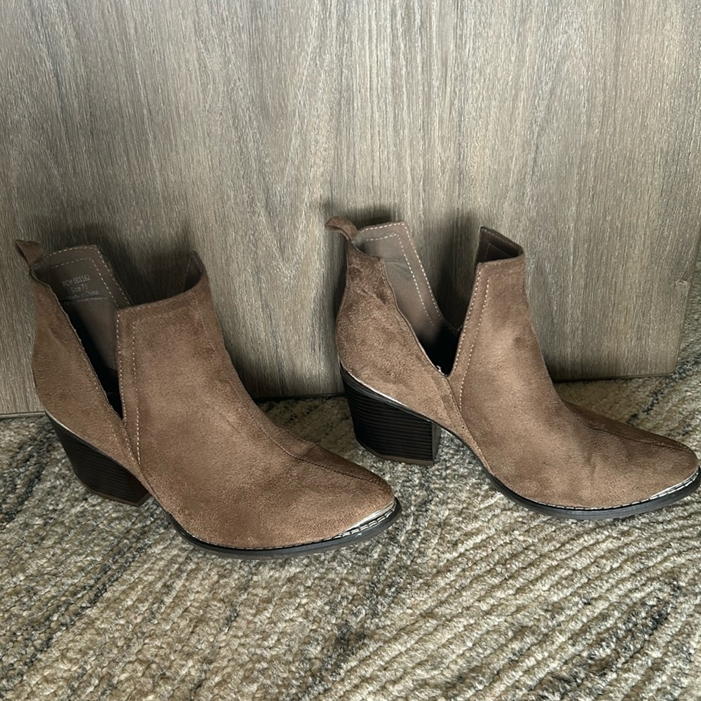 Journee Collection Taupe Booties with Silver Metal Detail. Size 7.5.